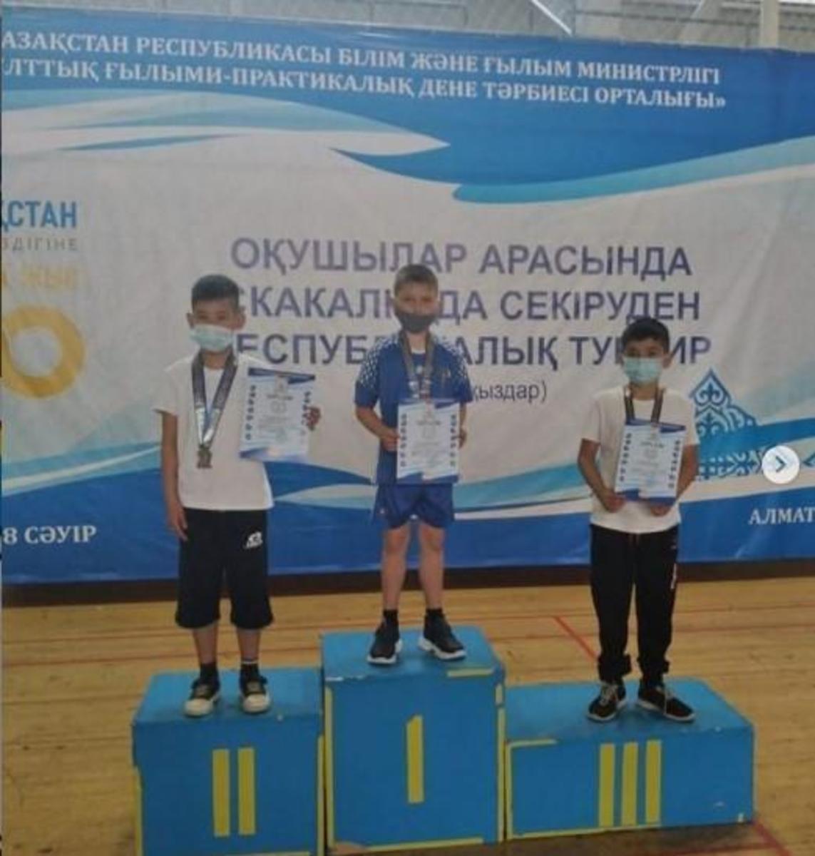 №148 мектеп-гимназияның оқушысы МАМЫР ДИАС мектеп оқушылары арасында өткен секіртпемен секіруден Республикалық жарыста жүлделі ІІ ОРЫН иеленді