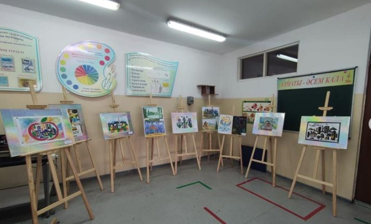 №148 мектеп-гимназияда "Ұлы дала өркениеттері" атты тақырыбында эстетика кафедрасының онкүндігінде "Алматы-асем қала" атты сыныптан тыс көрме ұйымдастырылды