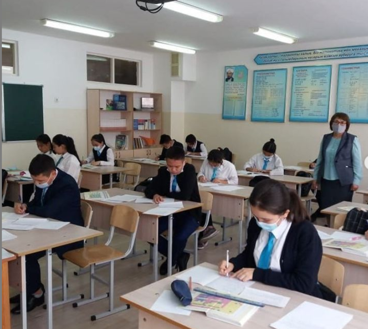Жетісу ауданы №148 мектеп-гимназияда 11.10-20.10.21 аралығында мектептің оқу жоспарына сәйкес жаратылыстану-ғылыми пәндер кафедрасының «Ғылым мен мәдениет барлық дүниенің алтын алқасы» атты онкүндігі өтіп жатыр