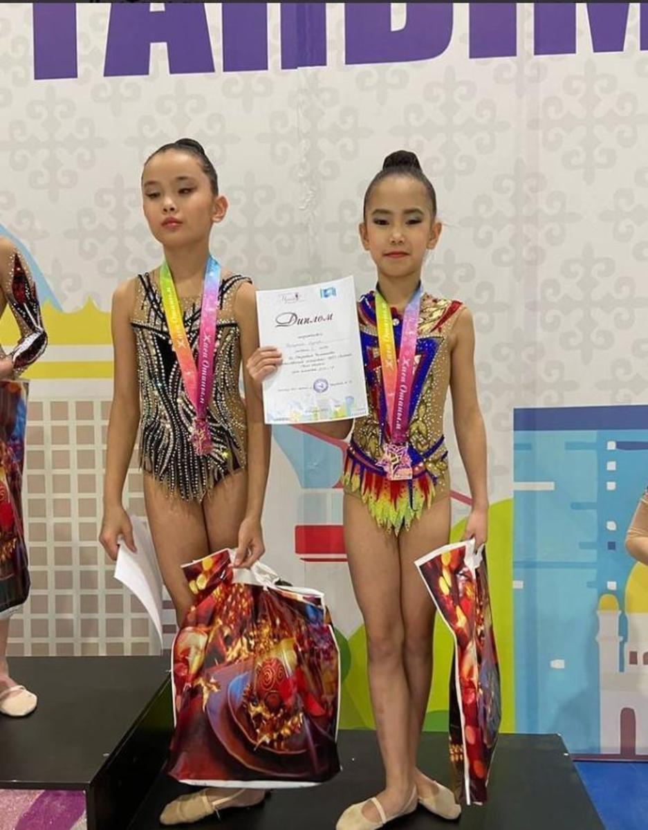 №148 мектеп гимназияның 4-сынып оқушылары Буешева Зере, Нұрсұлтан Кәусар мен Мұқаметхан Баянды 26-28 қараша күндері Алматы қаласында көркем гимнастикадан "Жаса Отаным" халықаралық чемпионатына қатысып, қола медаль иегерлері атанды