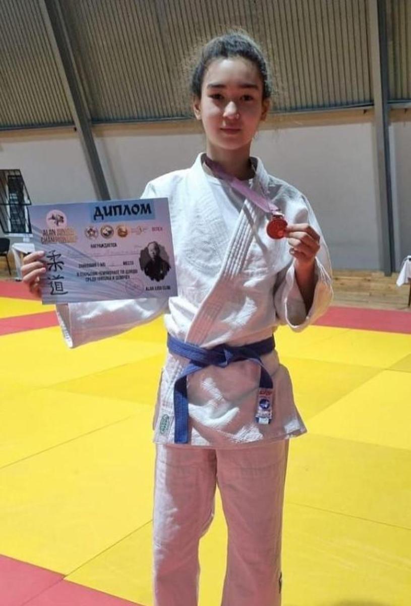 №148 мектеп-гимназия оқушысы Қобландықызы Муслима “ALAN JUNIOR CHAMPIONSHIP” спорт клубының қыздар арасында өткізілген дзюдо жарысынан ІІІ ОРЫН иеленді