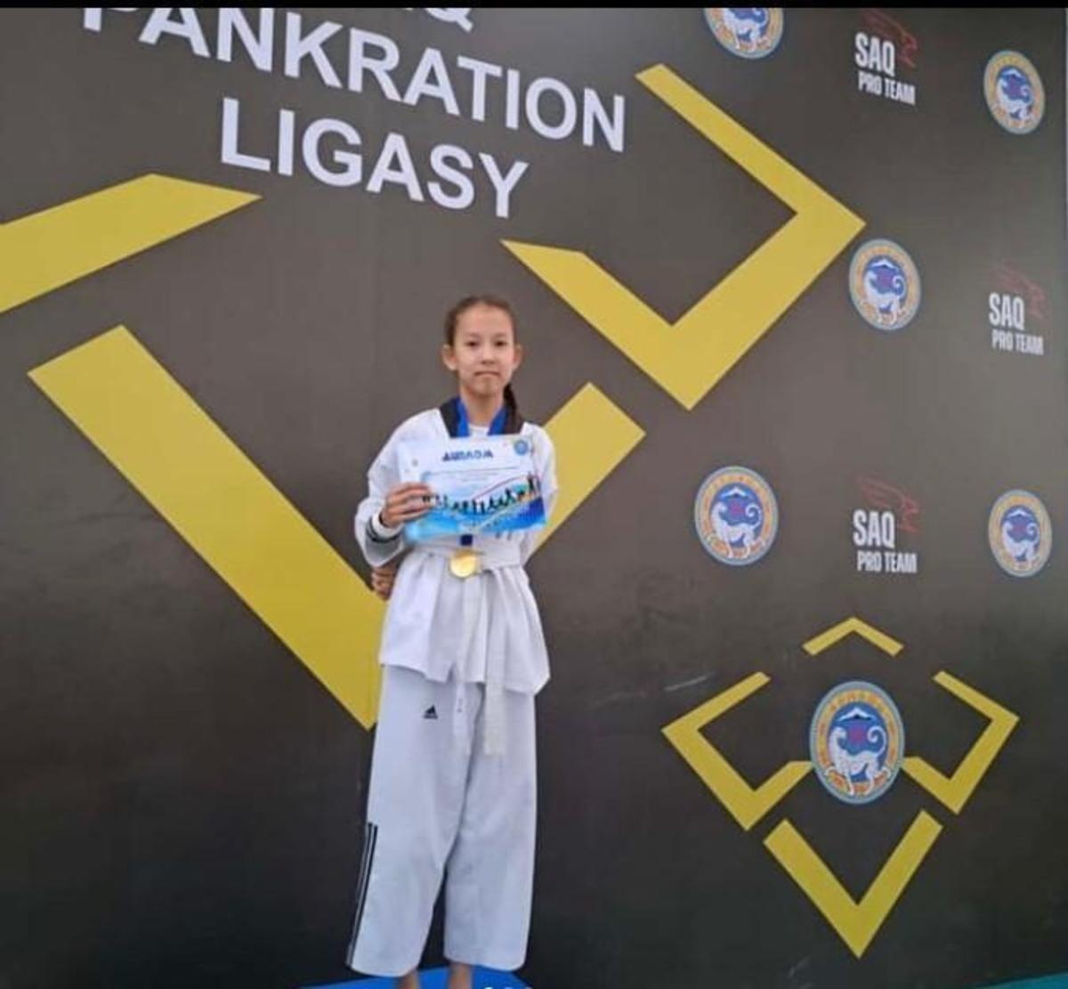 Жетісу ауданы №148 мектеп-гимназияның 6 “Д” сынып оқушысы Асқар Салтанат Таэквондодан WT Жеңіс спорт клубының ашық қалалық турнирінде 10-11 жас 37 келі салмақ дәрежесінде І орын алғаны үшін дипломмен марапатталды