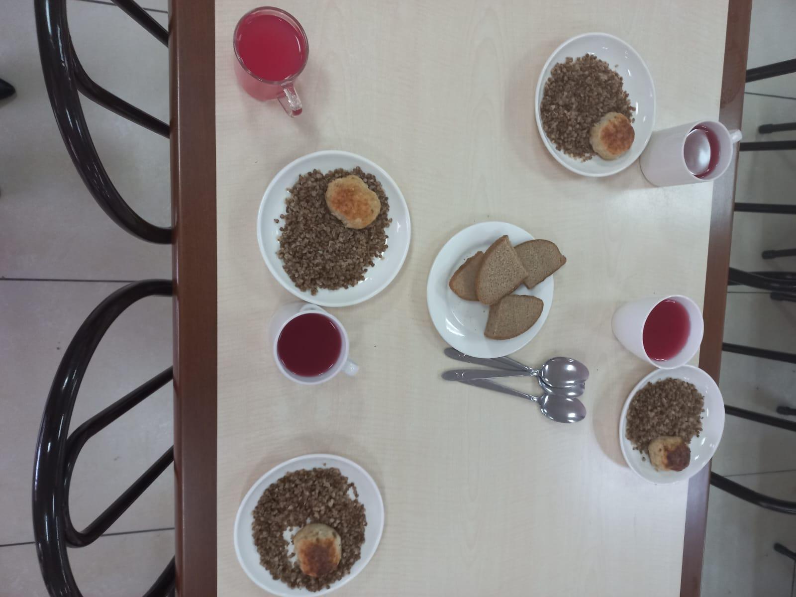 Тегін тамақтануды ұйымдастырудан көрініс.