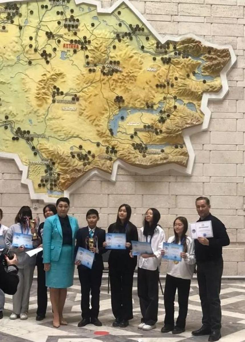 Жетісу ауданы №148 мектеп-гимназиясы "Ұлы дала ұрпақтары" атты қалалық турнирде тоғызқұмалақ спорт түрінен жүлделі орын алған 7-сынып оқушылары Керімбаев Досмухамед, Умутбекова Томирис, Есжанова Амина, Бақыт Сырым марапатталды.