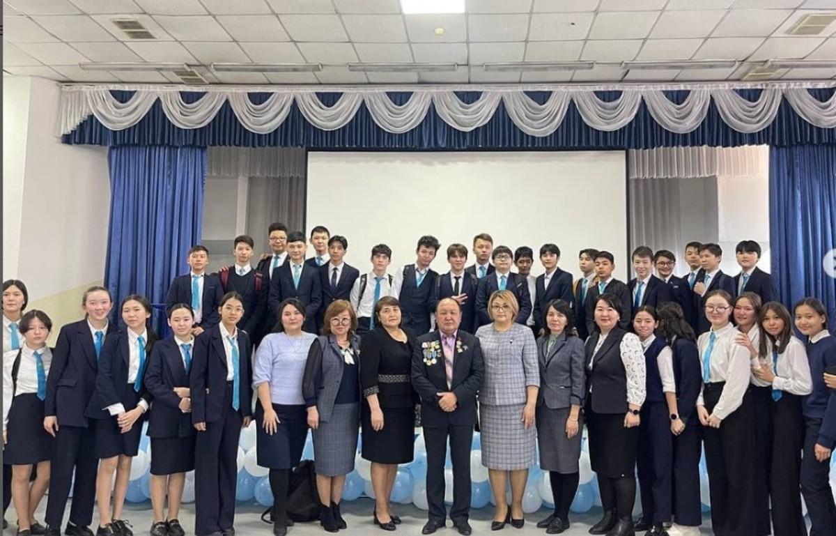 №148 мектеп–гимназиясында мектептің тәрбие жоспарына сәйкес “Ауғанның отты жылдары” тақырыбында Қызыл жұлдыз орденінің, Ерлігі үшін медалінің иегері Естаев Саят Рысбекұлының оқушылармен кездесуі өтті