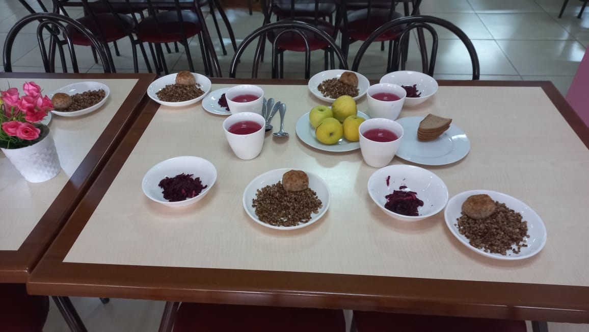 Тегін тамақтануды ұйымдастырудан көрініс.