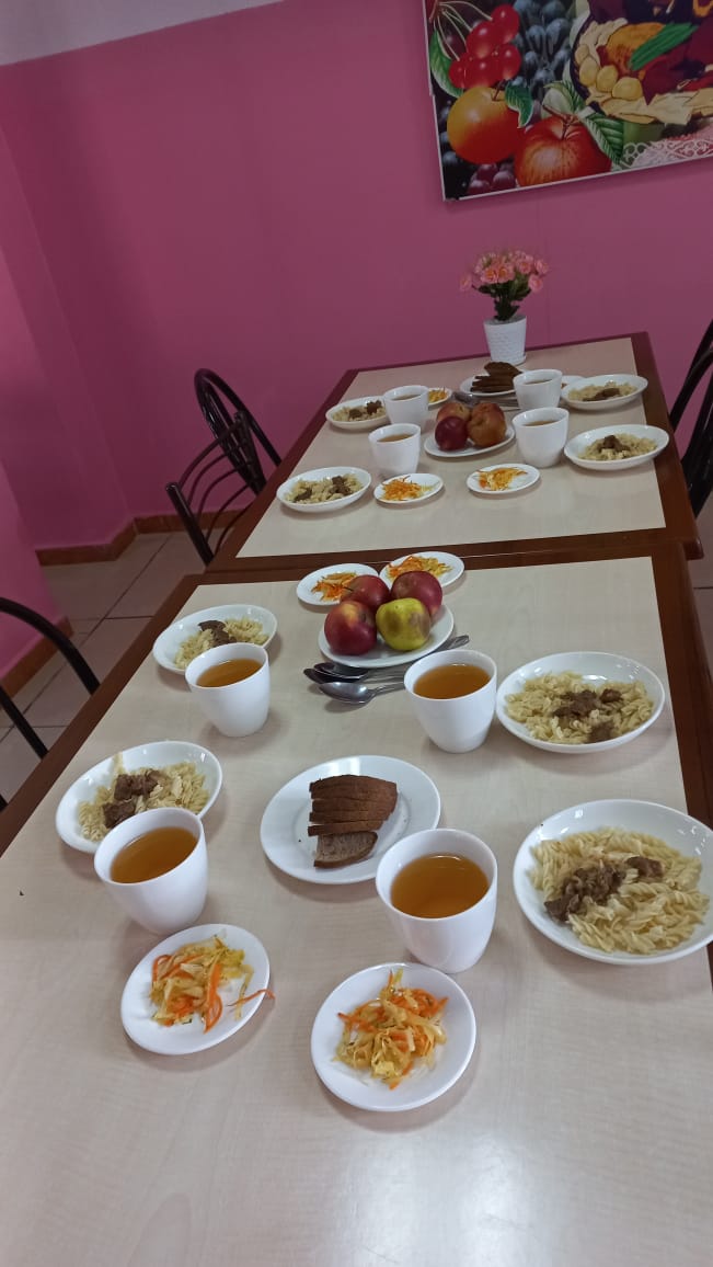 Тегін тамақтануды ұйымдастырудан көрініс.