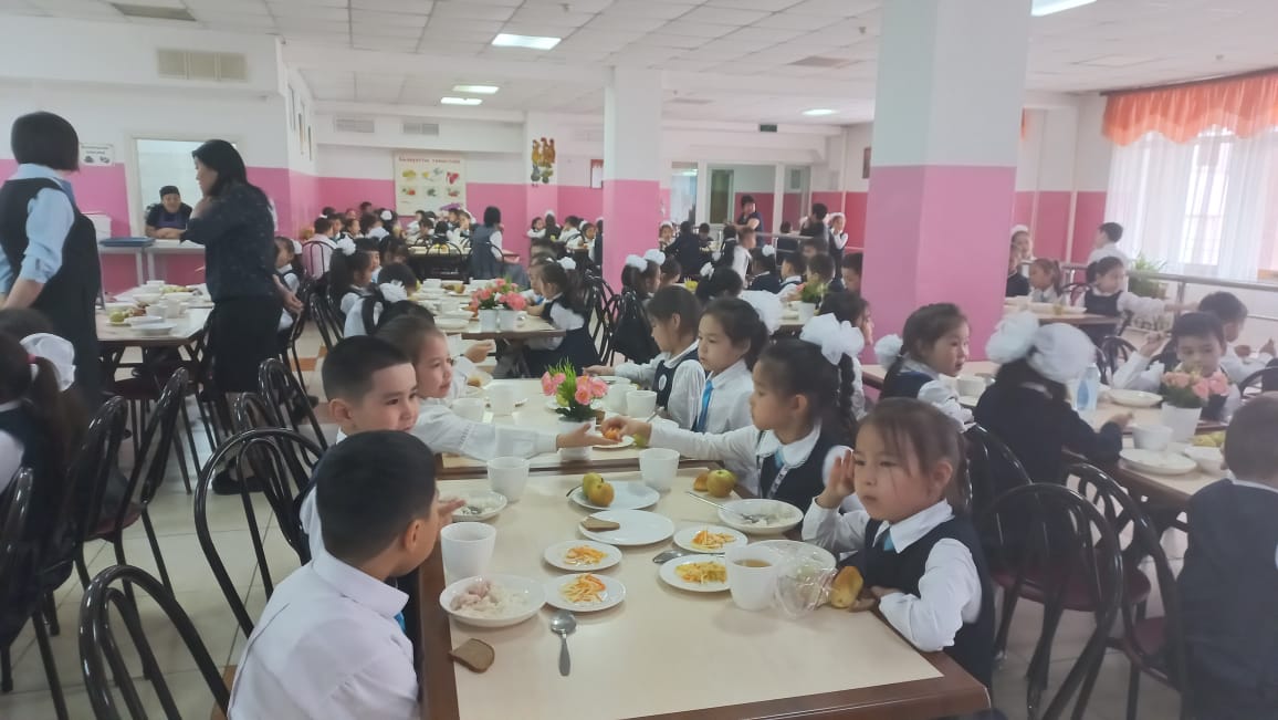 Тегін тамақтануды ұйымдастырудан көрініс.