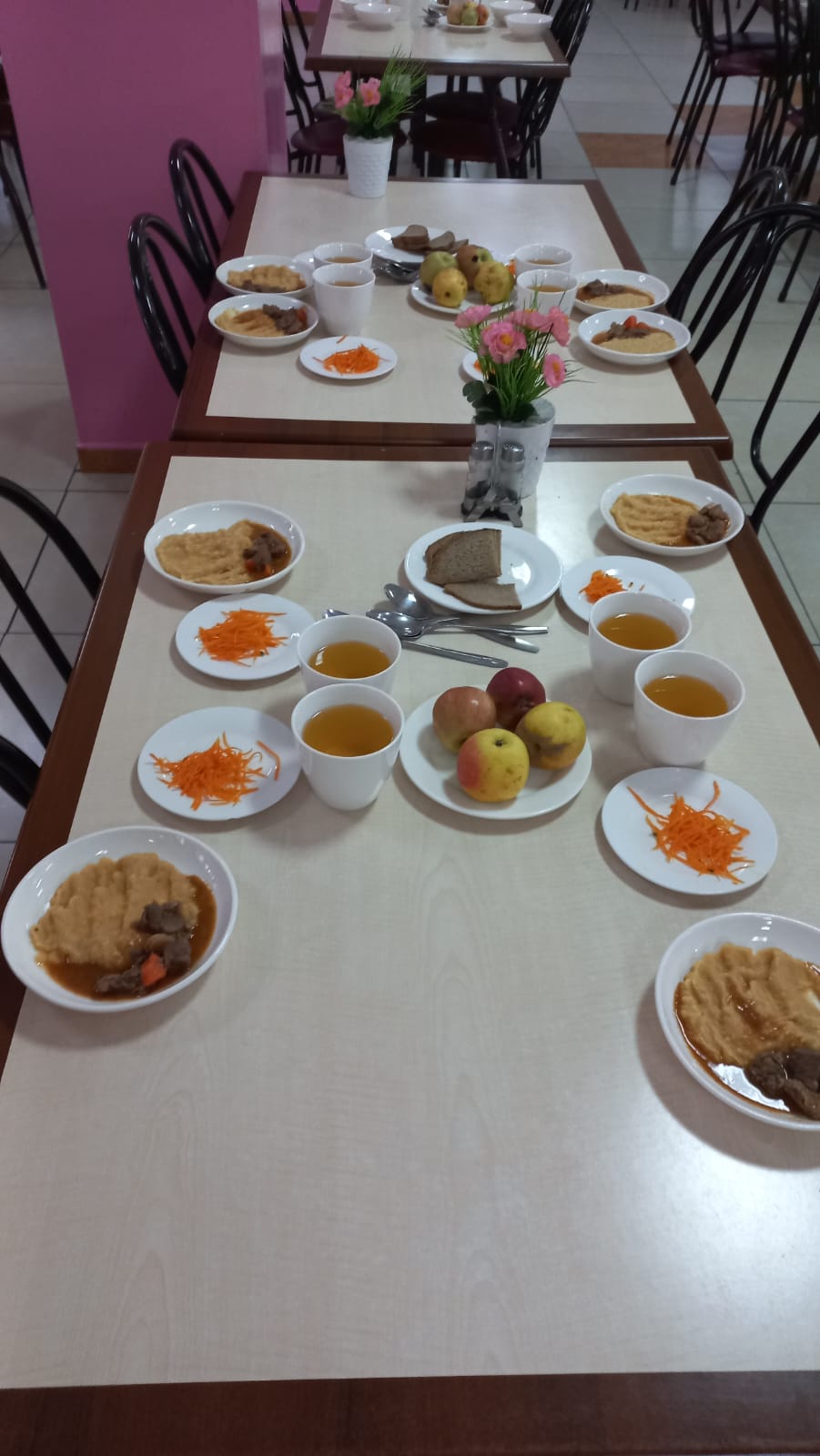 Тегін тамақтануды ұйымдастырудан көрініс.