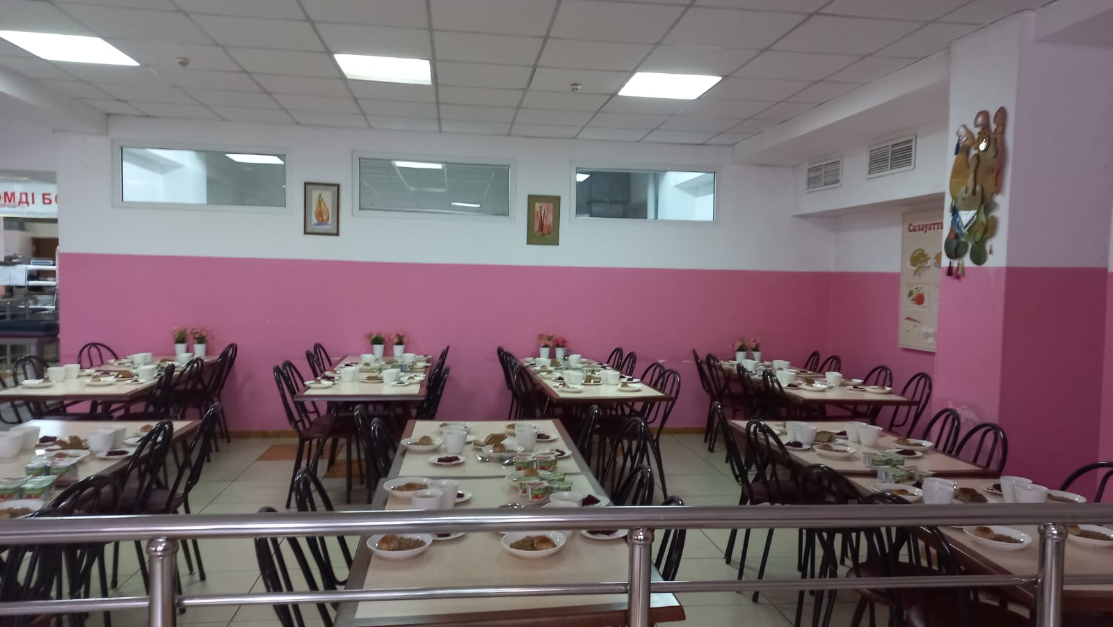 Тегін тамақтануды ұйымдастырудан көрініс.