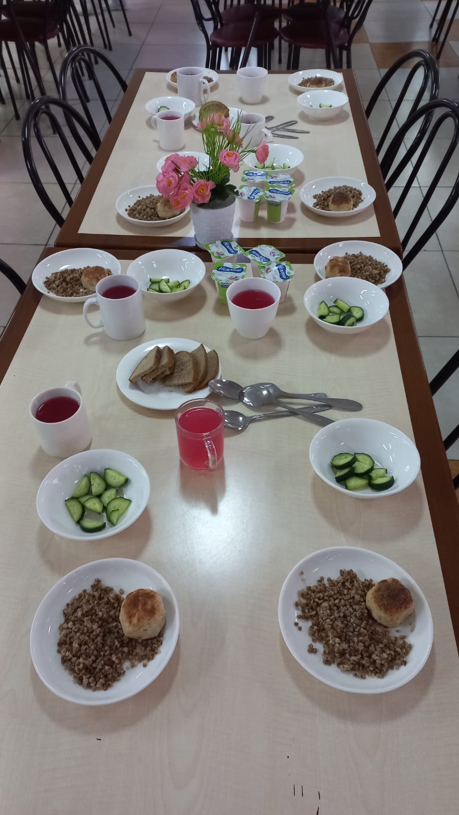 Тегін тамақтануды ұйымдастырудан көрініс.