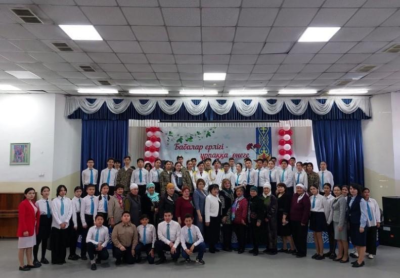 Жетісу ауданы №148 мектеп-гимназияның 8 “В” мен 8 “Г” сынып оқушыларының ұйымдастыруымен “9 мамыр-Жеңіс күніне”арналған "Бабалар ерлігі - ұрпаққа өнеге" тақырыбында мерекелік концерт өтті.