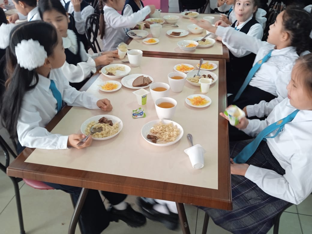 Тегін тамақтану сәтінен