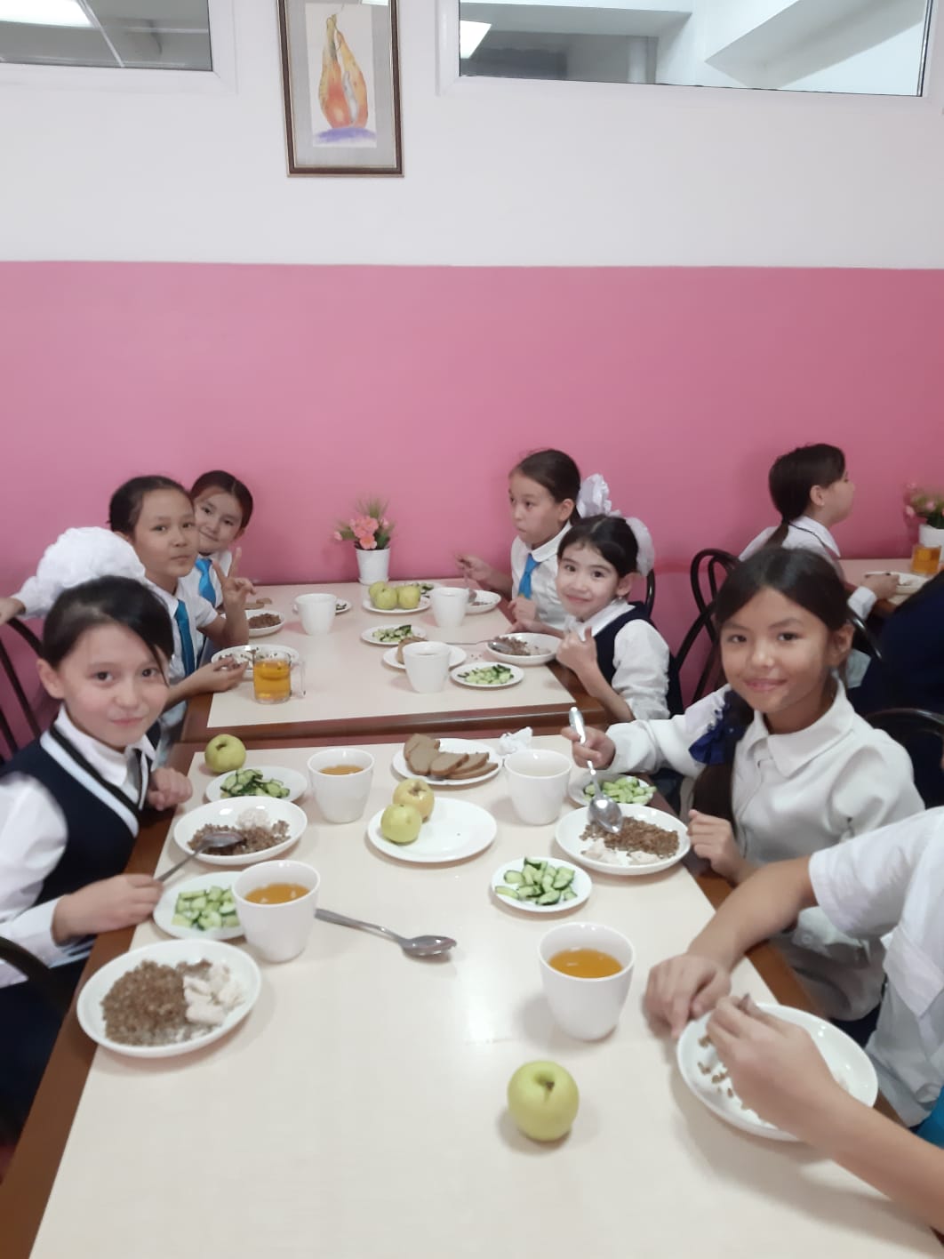 Тамақтану сәтінен көрініс