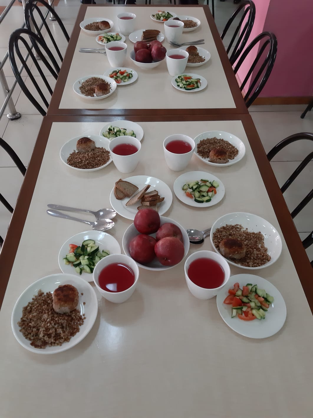 Тегін тамақтану сәтінен көрініс