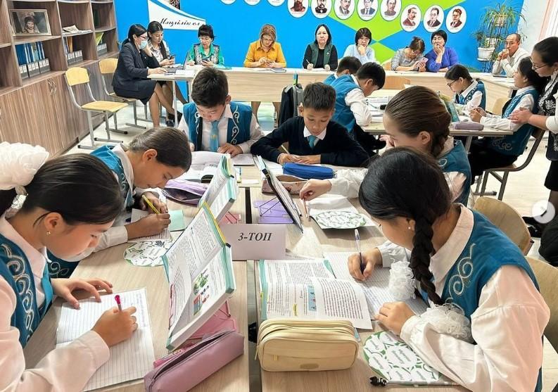 Жетісу ауданы №148 мектеп-гимназияның оқу жоспарына сай “Тілім менің аманат болған ғасырдан…” атты қазақ тілі мен әдебиет бірлестігің онкүндігі аясында Тойбаева Лаззат 7 “А” сыныбымен “Көшпелілердің киіну мәдениет”  тақырыбында ашық сабақ өтті