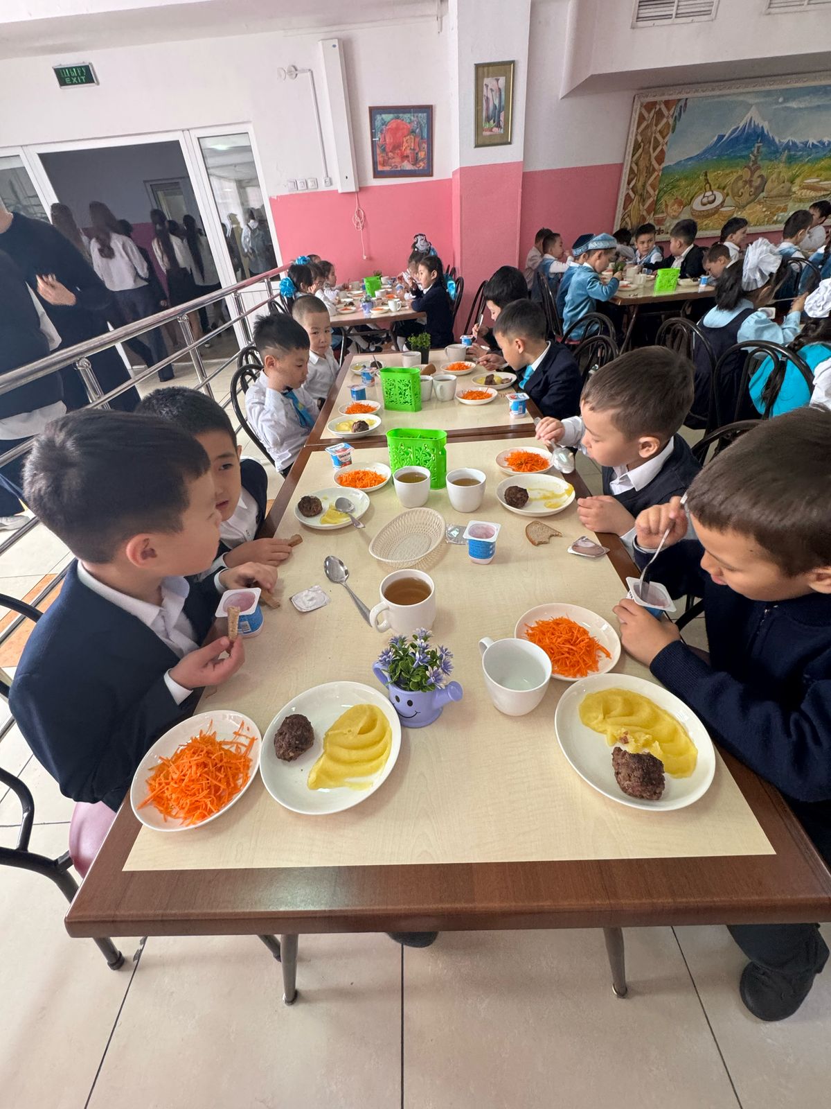 Тегін тамақтанудан көрініс