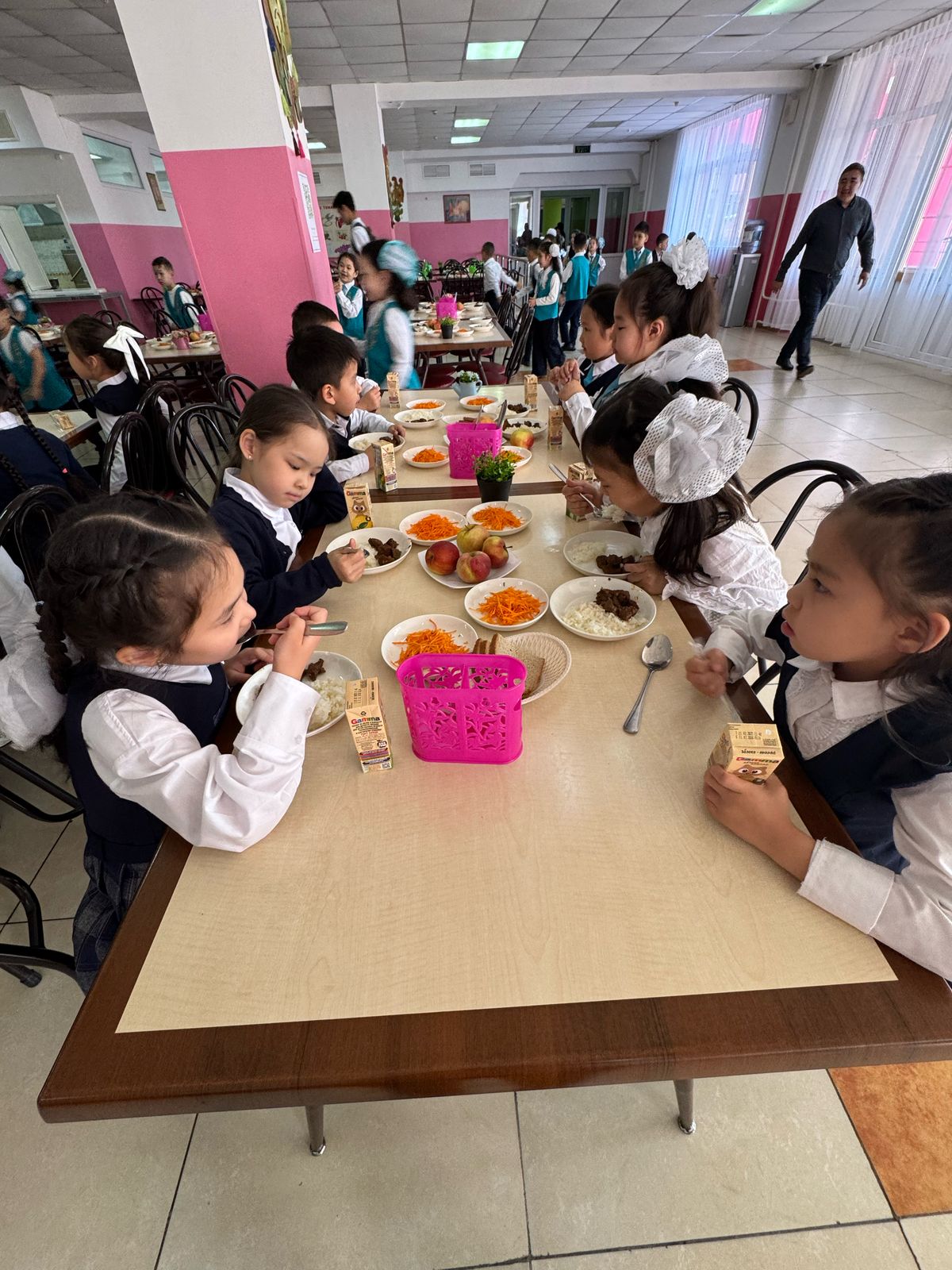 Тегін тамақтанудан көрініс