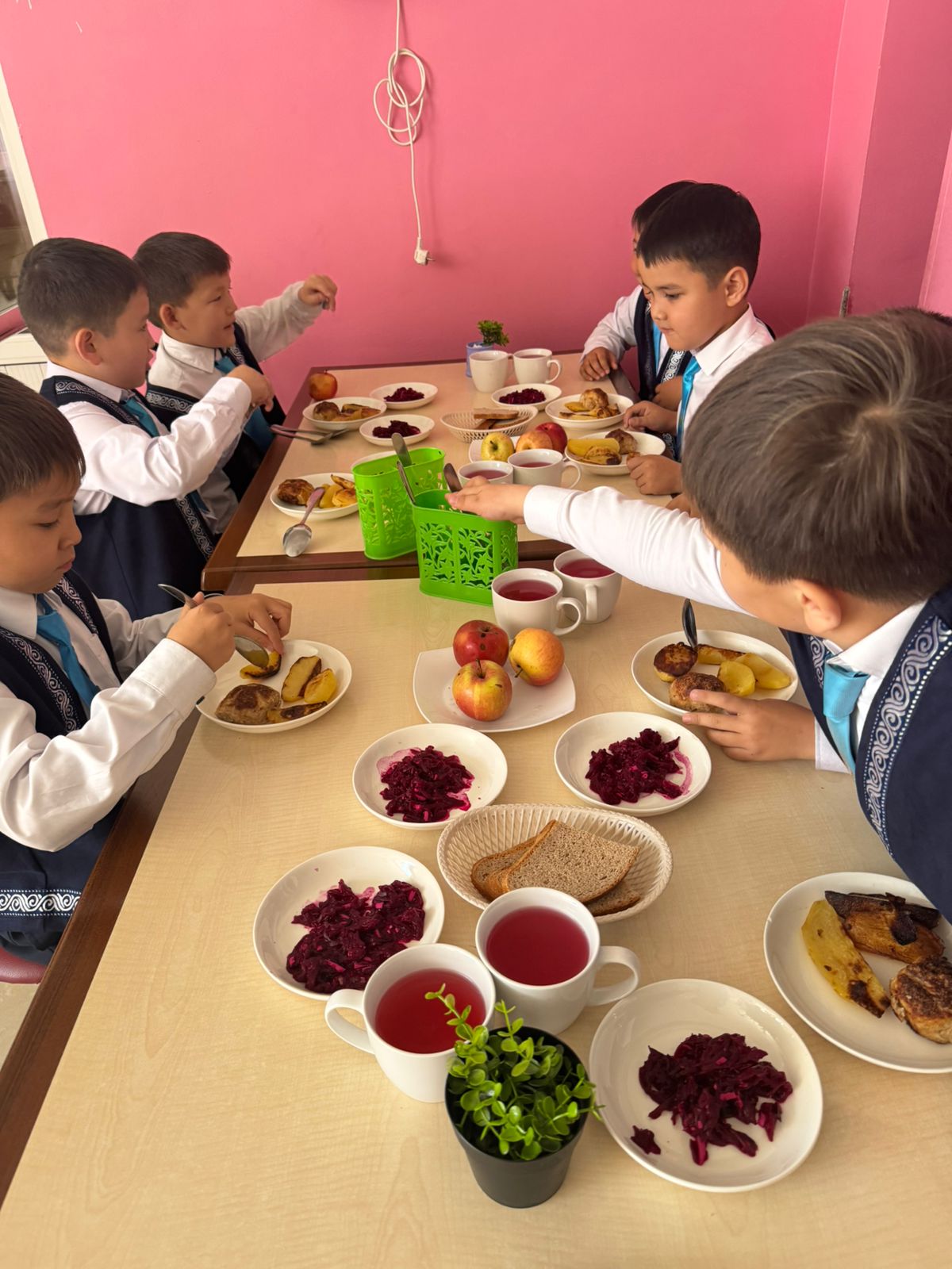 Тегін тамақтанудан көрініс