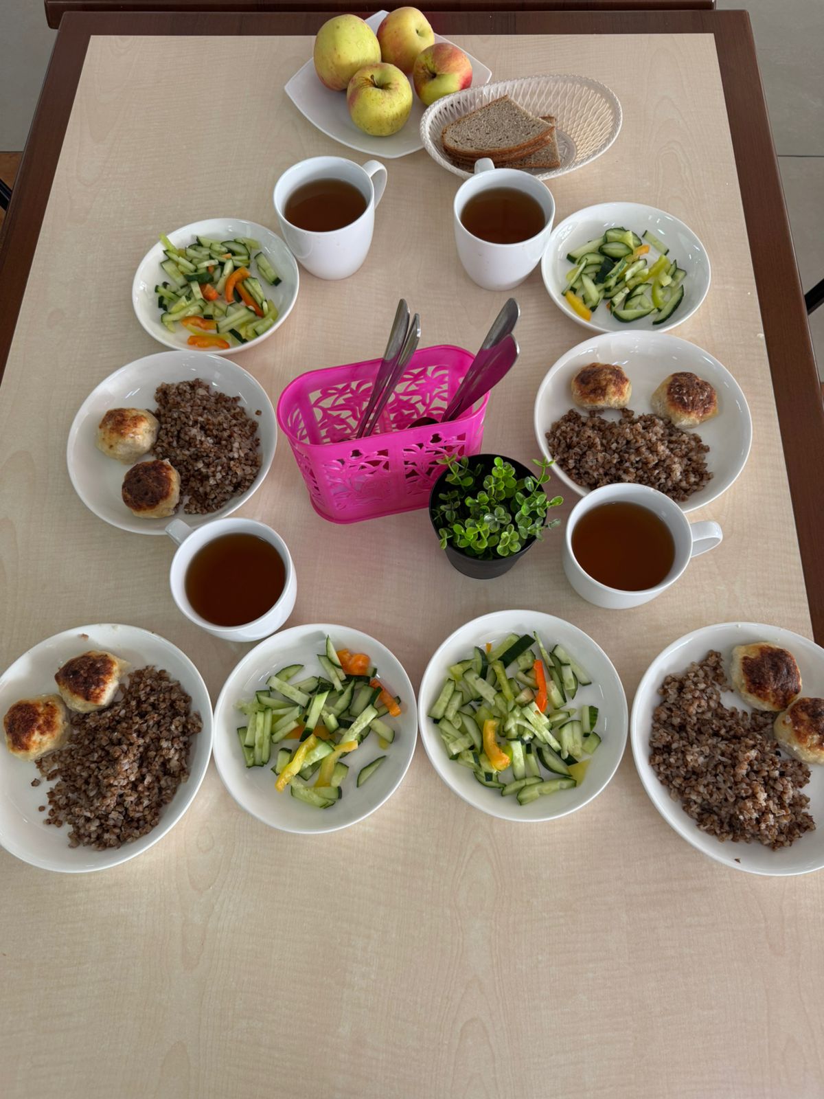 Тегін тамақтанудан көрініс