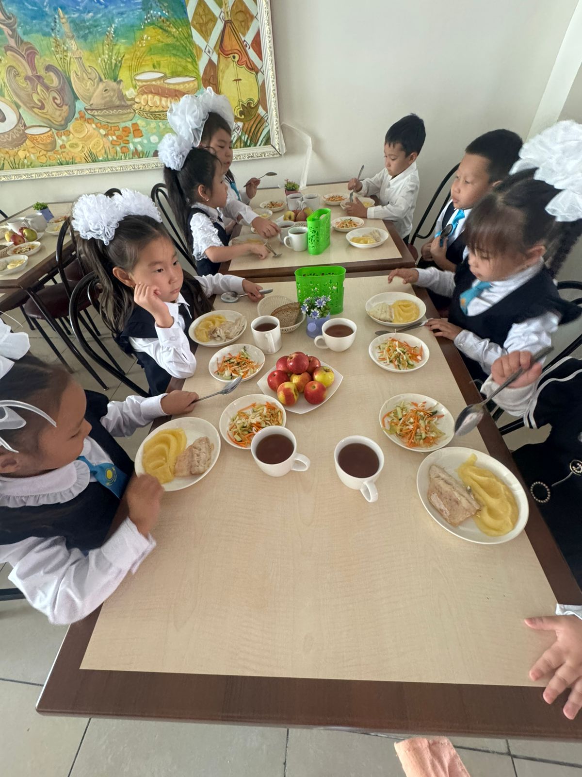 Тегін тамақтанудан көрініс