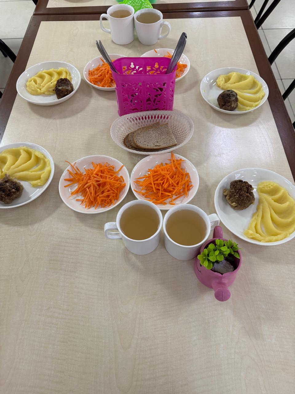 Тегін тамақтанудан көрініс