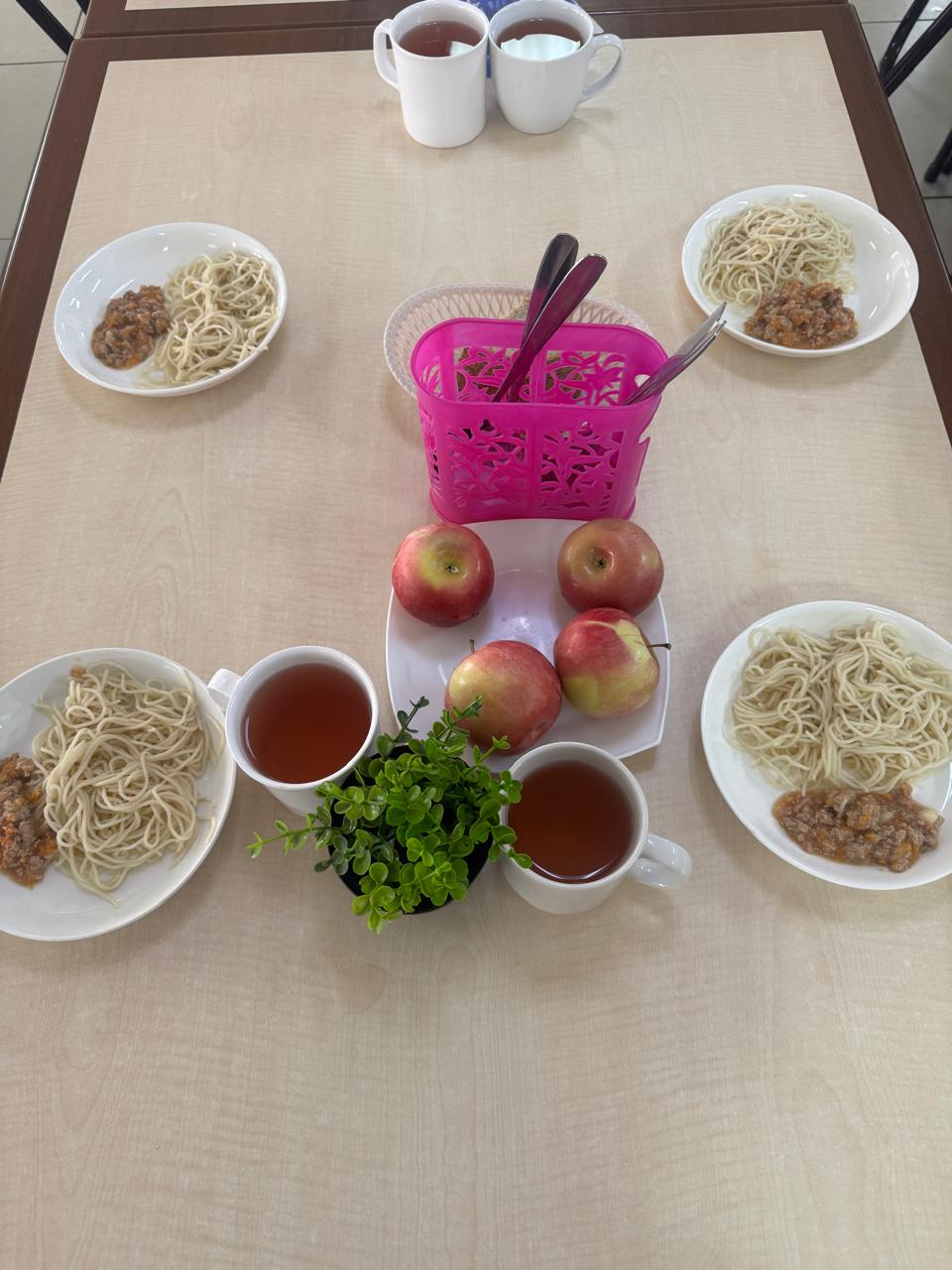 Тегін тамақтанудан көрініс