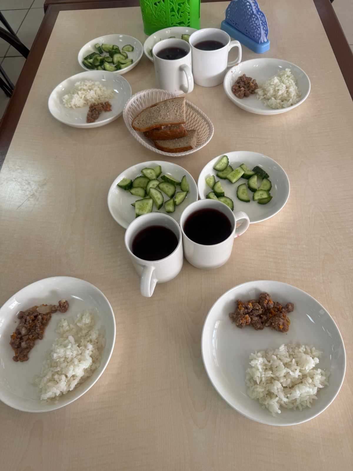 Тегін тамақтанудан көрініс