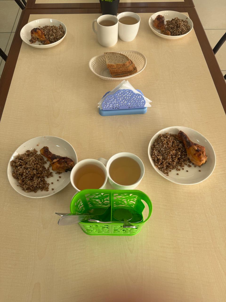 Тегін тамақтанудан көрініс