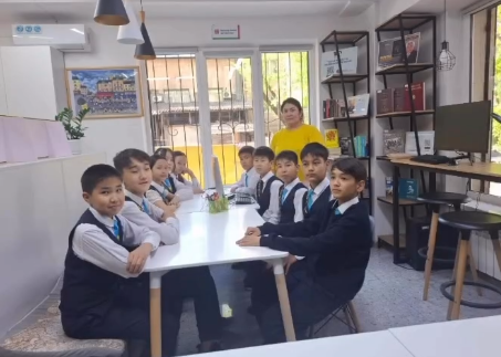 6 «Ә» сынып оқушыларының кітапханаға танымдық экскурсиясы